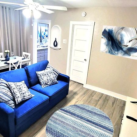 'לונג ביץ Beautiful Guesthouse, Sleeps 4 - Kitchen, Private Laundry, Ac, Parking, 65' Tv, Close To Stores, Restaurants & Beach מראה חיצוני תמונה