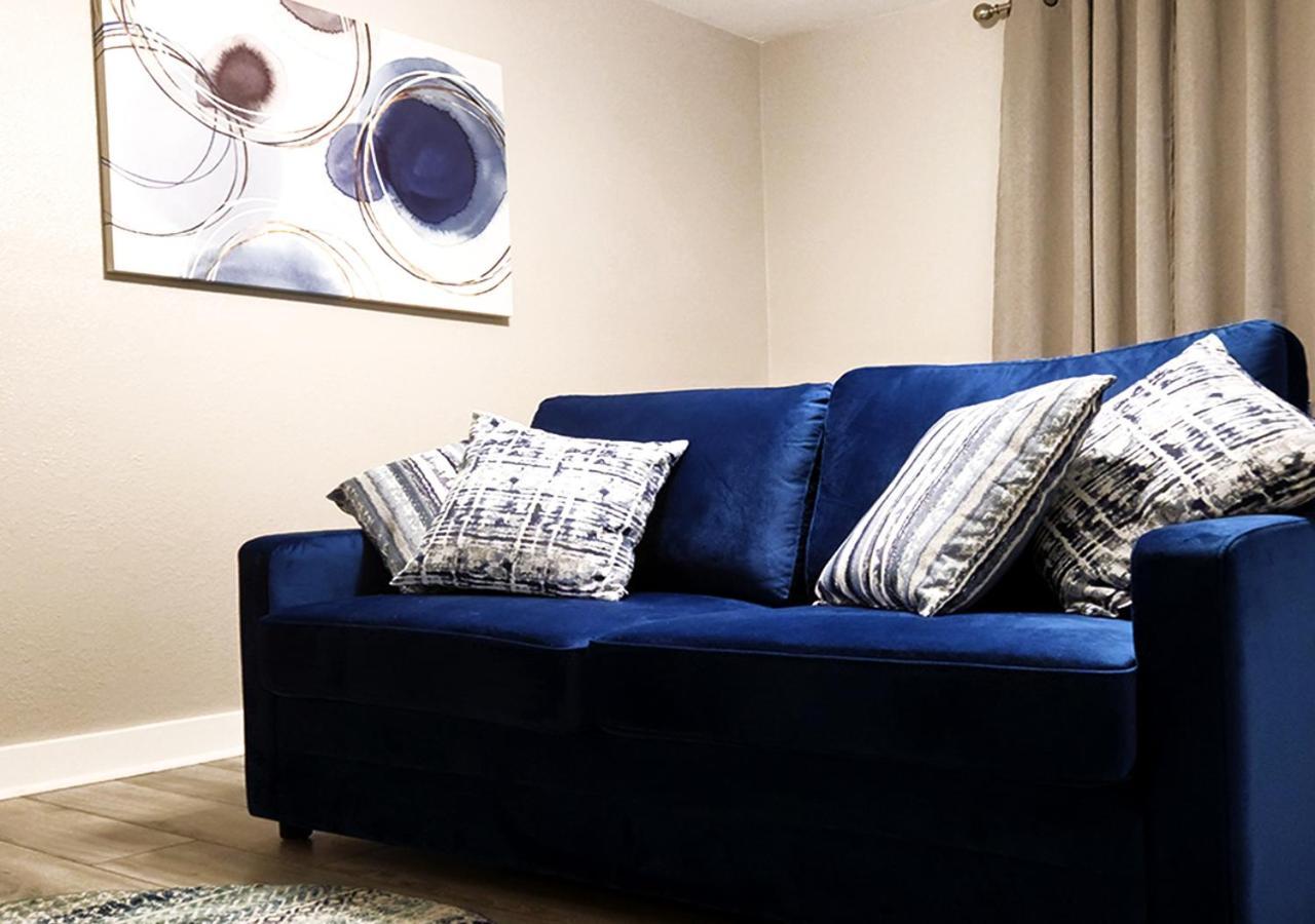 'לונג ביץ Beautiful Guesthouse, Sleeps 4 - Kitchen, Private Laundry, Ac, Parking, 65' Tv, Close To Stores, Restaurants & Beach מראה חיצוני תמונה